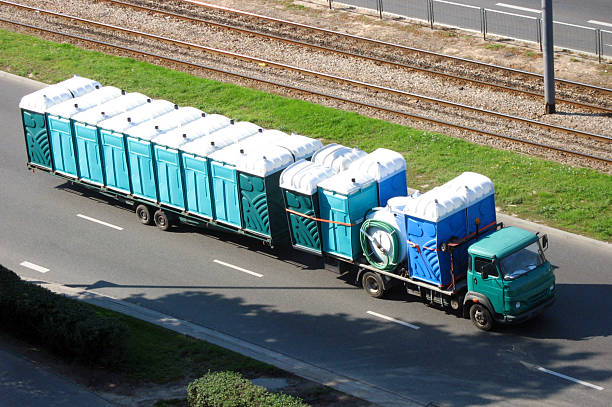 Best Portable restroom trailer rental  in Raymond, WA